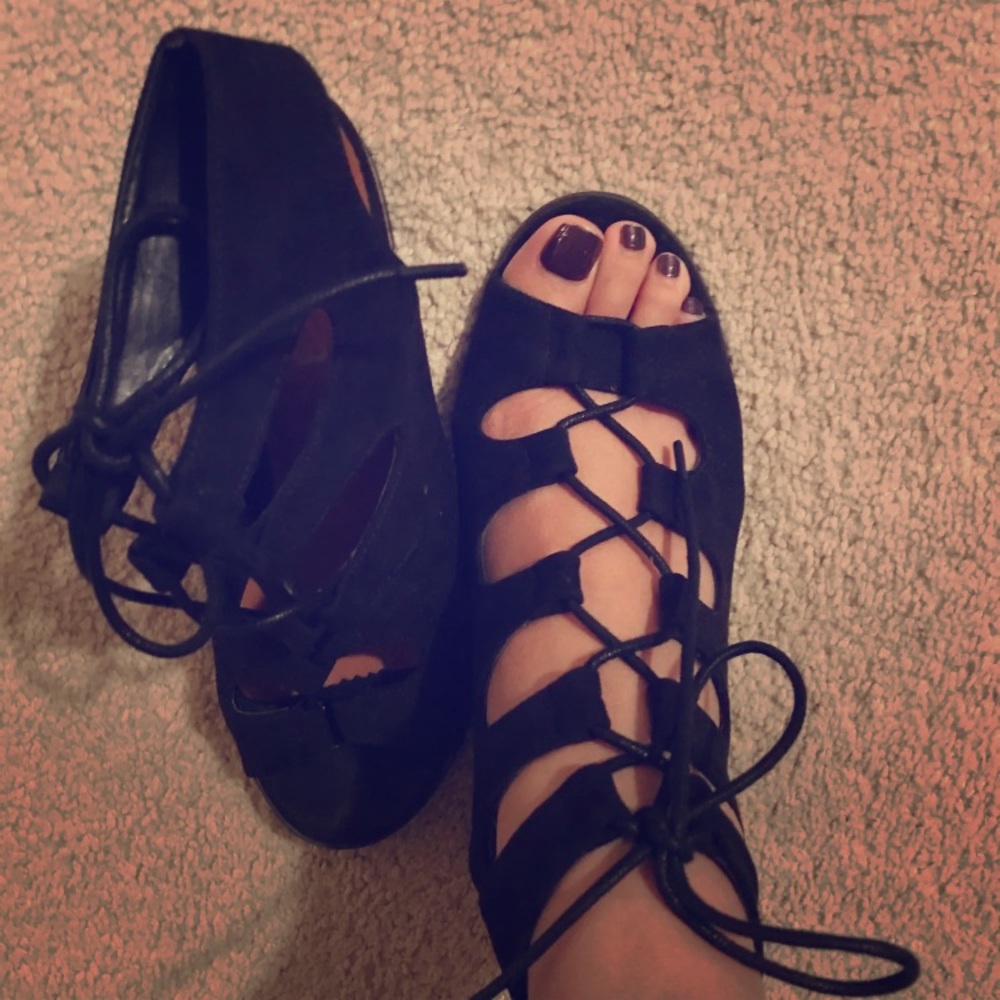 SOLD---- Small heel sandals Xbrand 7.5